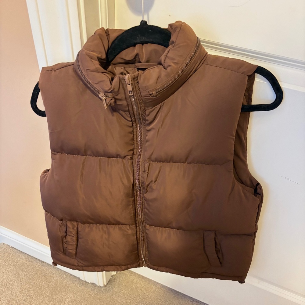 FOREVER 21 puffer vest in brown